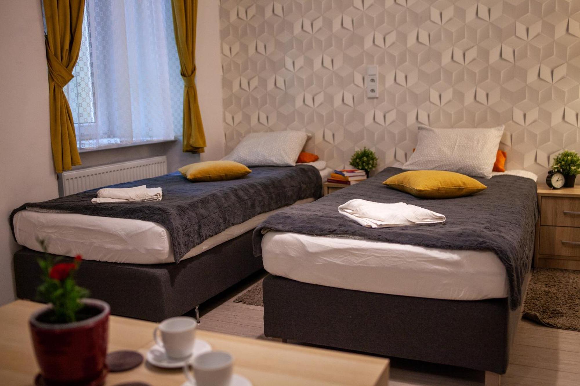 Lukas Guest Rooms Cracóvia Exterior foto
